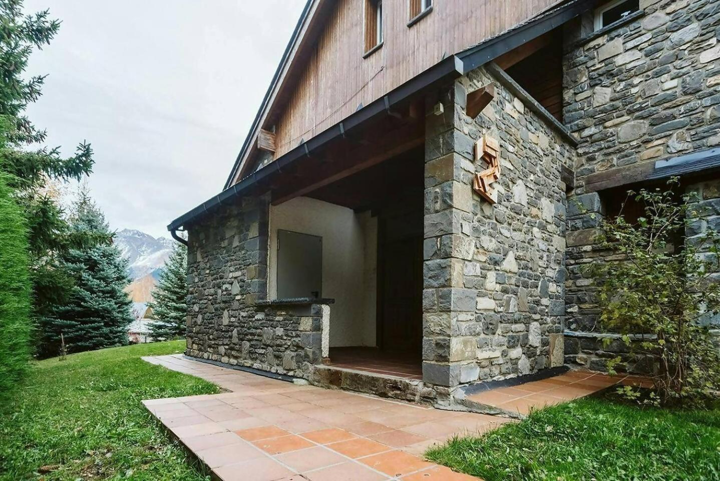 Olympia Tus Mascotas Son Bienvenidas Formigal Exterior photo