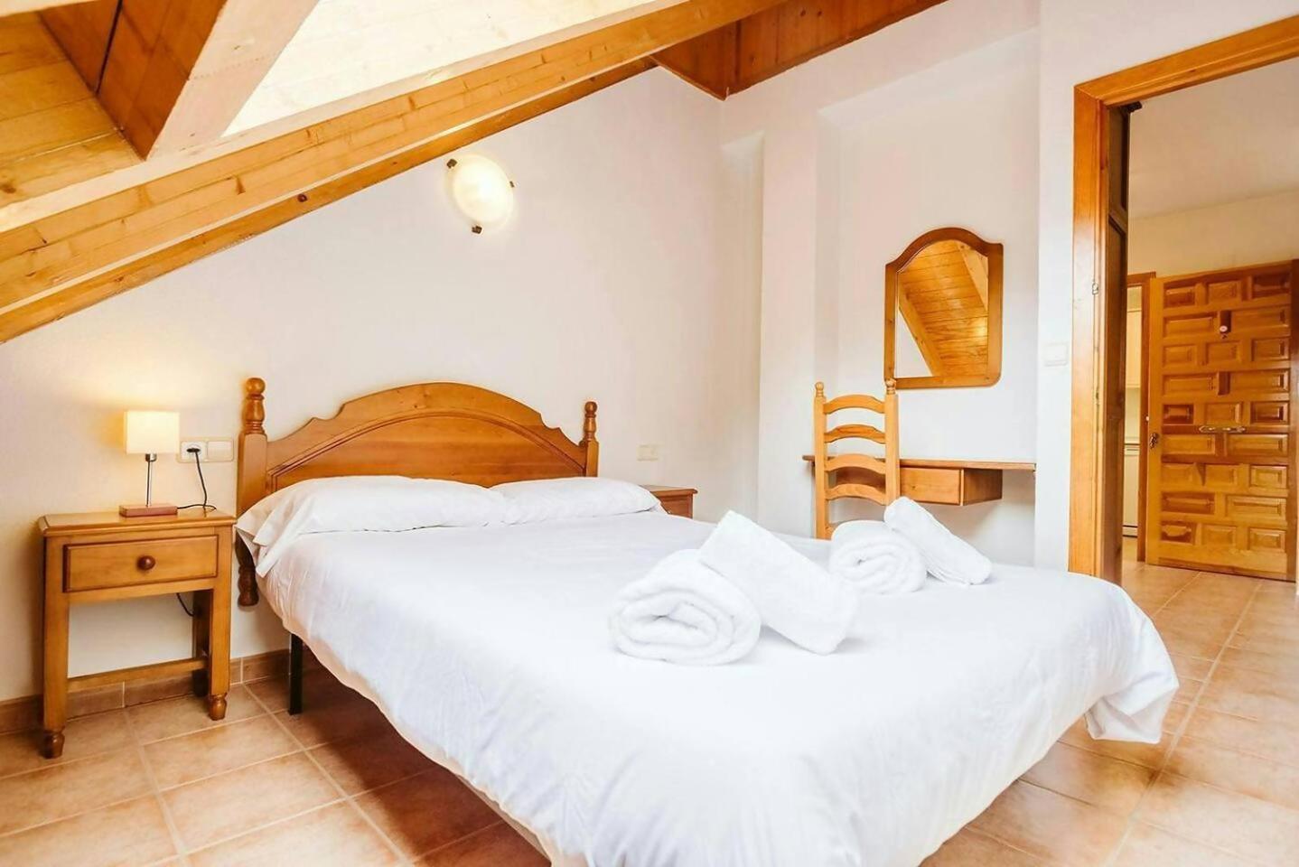 Olympia Tus Mascotas Son Bienvenidas Formigal Exterior photo